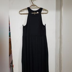 Black Vanilla Bay maxi dress with pockets!
